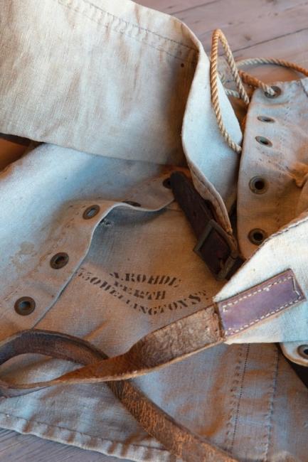 Straitjacket for prisoner restraint