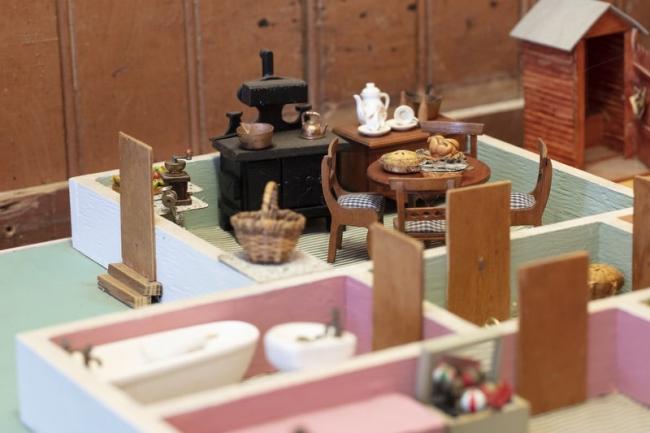 Model of post office residence