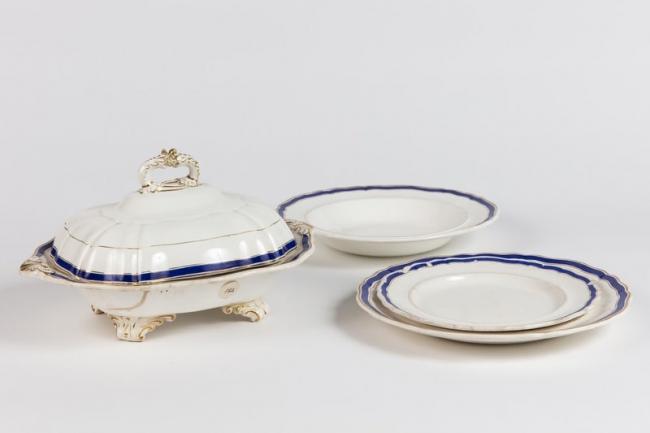 Commemorative crockery