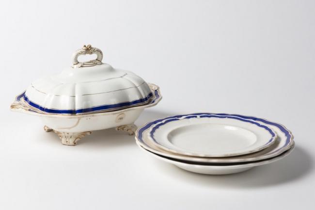 Commemorative crockery