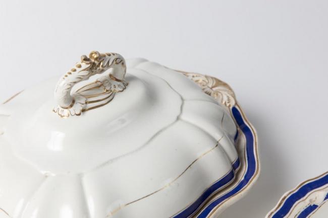 Commemorative crockery