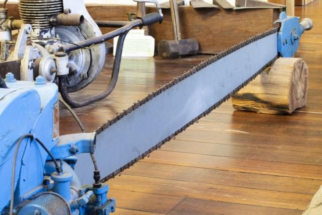 Blue Streak Two-Man Chainsaw