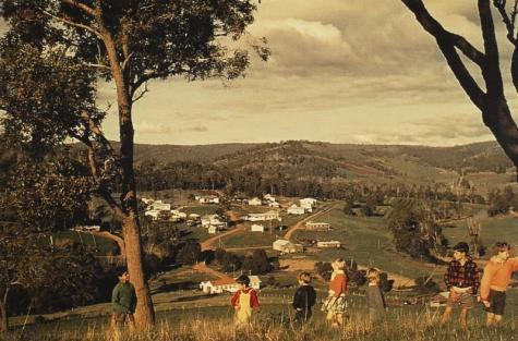 Children on a hill, looking to Roelands Mission