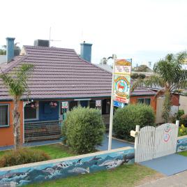 Dolphin Retreat Bunbury Hostel and Lodge